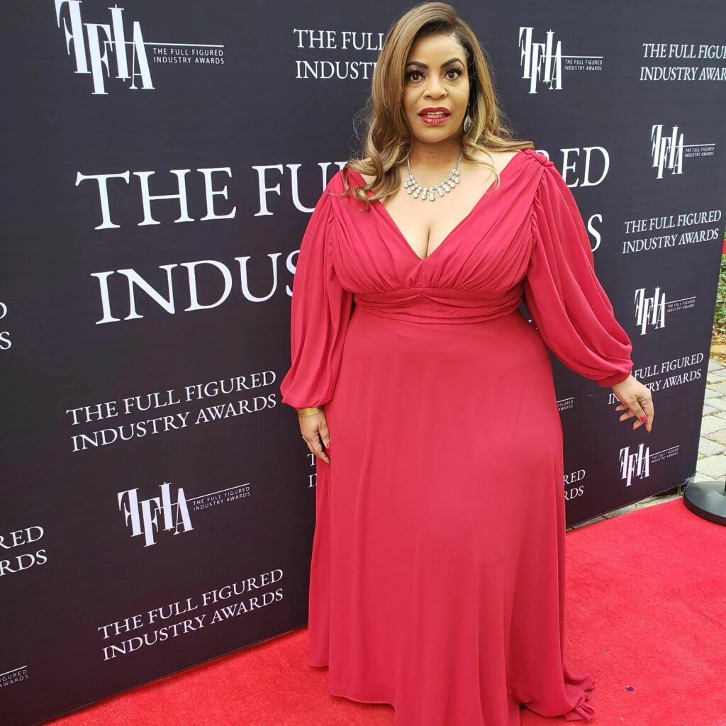 The Cultured Curves Guide to Style for Mature Curvy Women by Linda Peavy