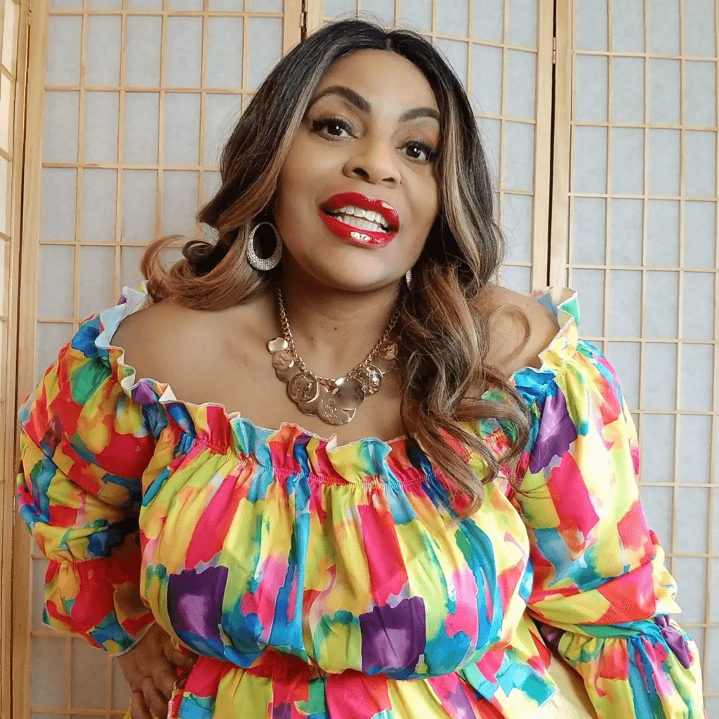 The Cultured Curves Guide to Style for Mature Curvy Women by Linda Peavy